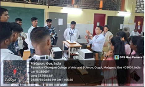 6. Experimental demonstration during visit by students of Gogate-Jogalekar College, Ratnagiri_24.08